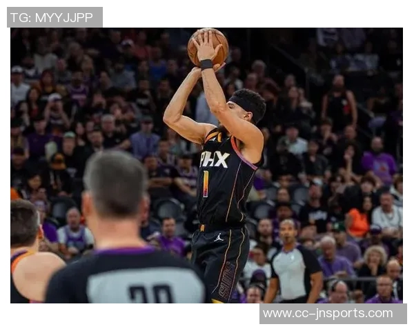 布克表现惊艳第三节独得16分全场砍下33分5板7助助球队取胜