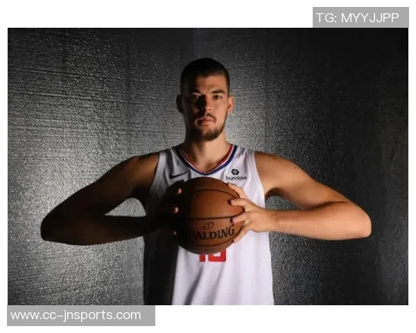 三球称赞克尼佩尔攻防俱佳明白在场上应做的正确决策 三球称赞克尼佩尔攻防俱佳明白在场上应做的正确决策